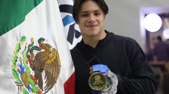 “Quiero que los chinos me sueñen”: Osmar Olvera llega a México tras su histórico oro en Singapur 2025