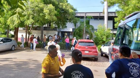 Conato de incendio en centro de carga de clínica de Culiacán moviliza a cuerpos de emergencia