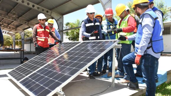 Icatsin impulsa la capacitación en energías renovables con curso de instalación de paneles solares
