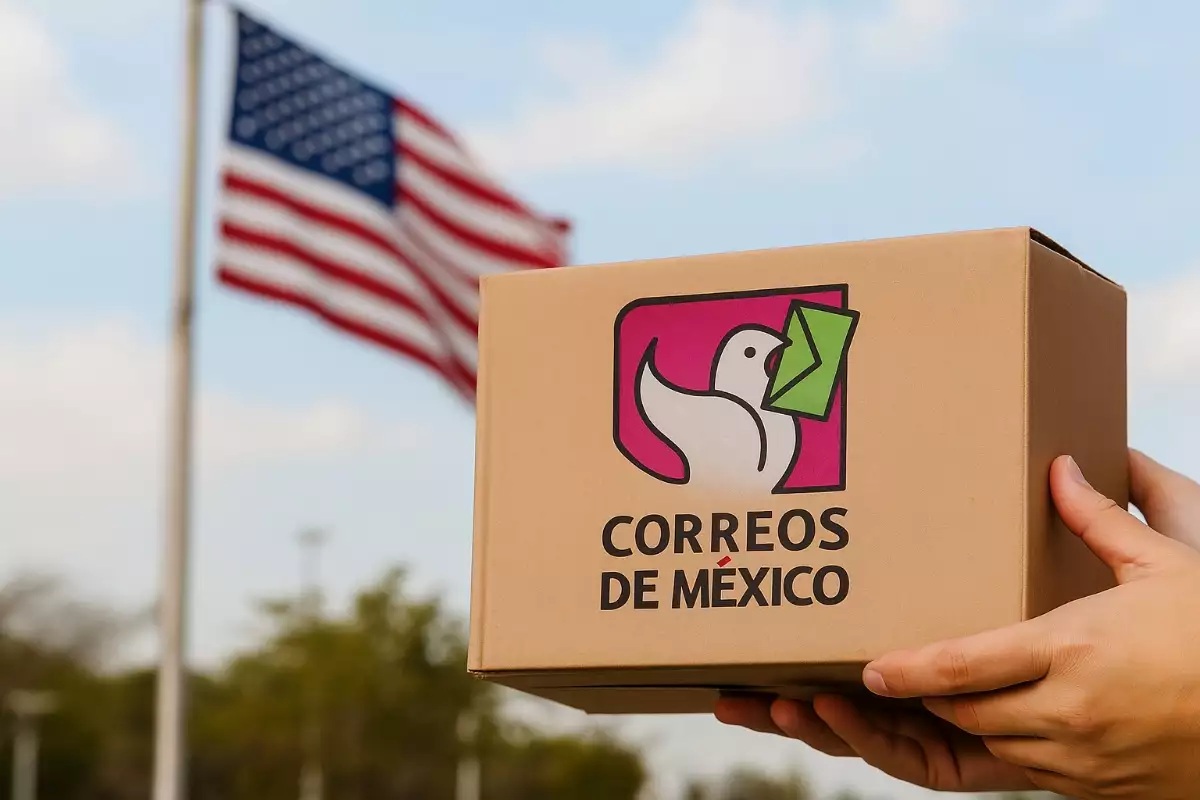 Paquete de correos de México y bandera de Estados Unidos al fondo