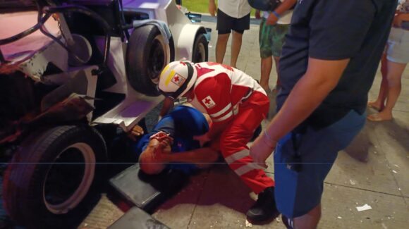 Pulmonía es impactada por automóvil en el malecón de Mazatlán; el responsable se da a la fuga