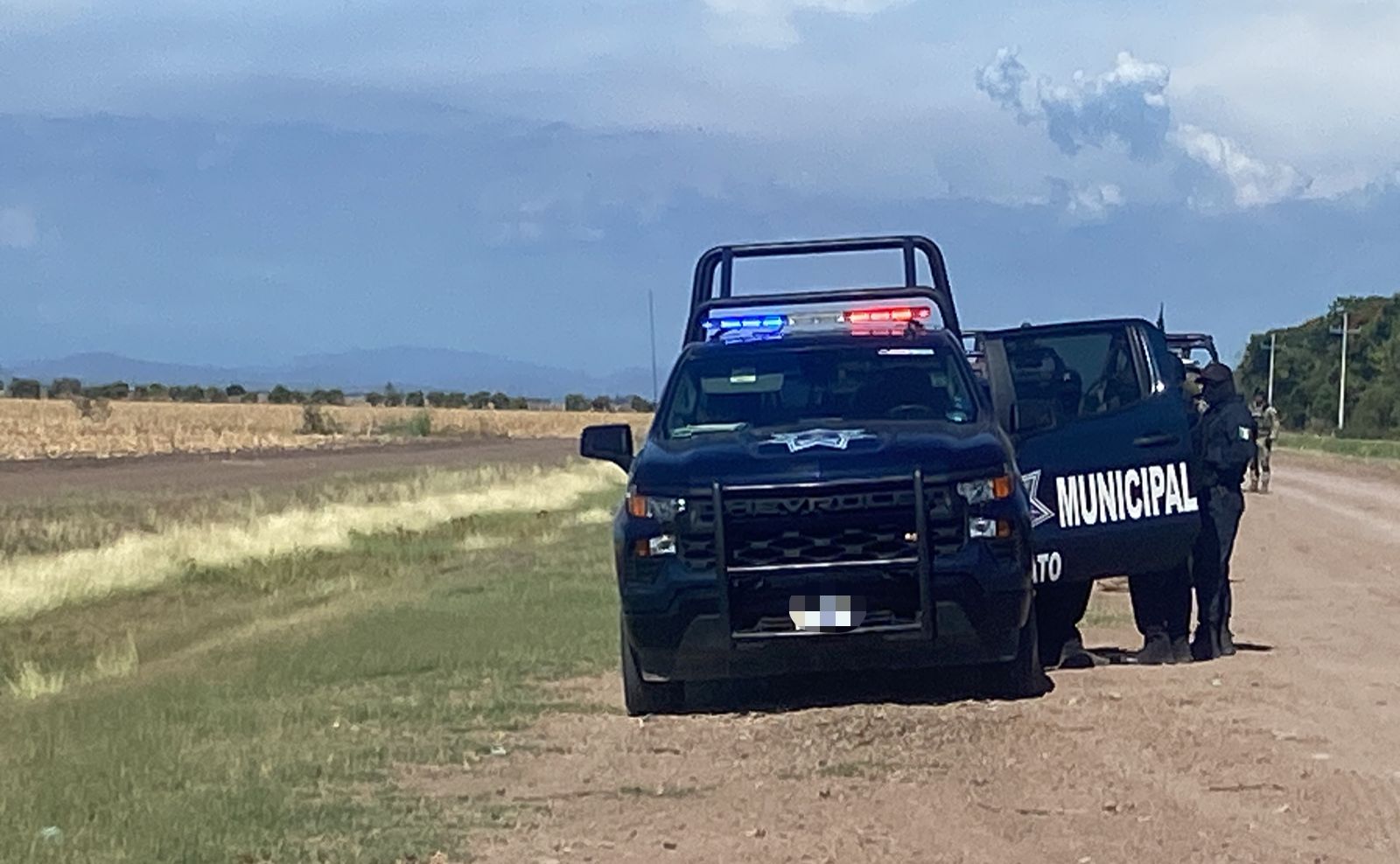 Encuentran cadáver en descomposición en parcela de Villa Juárez