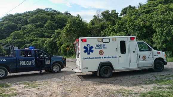 Menor lesionado por arma de fuego es trasladado de Pánuco a Mazatlán bajo escolta de seguridad