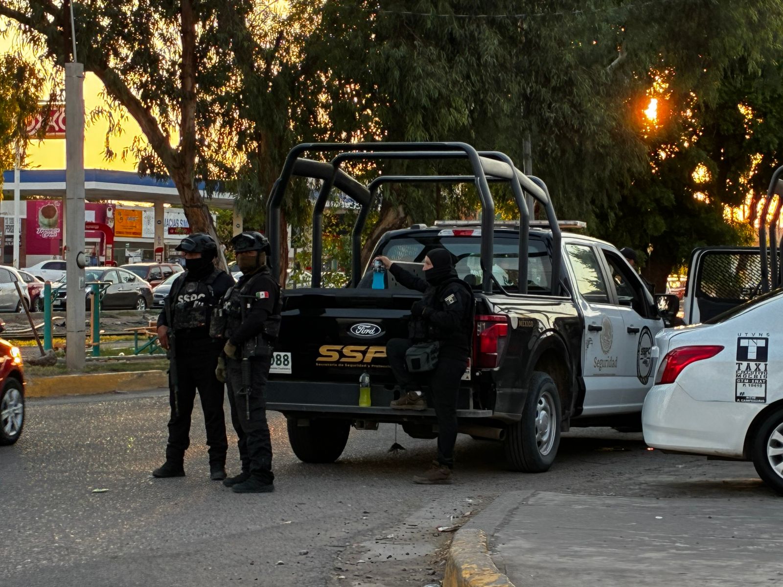 Patrulla de la SSPC choca contra taxi en Los Mochis