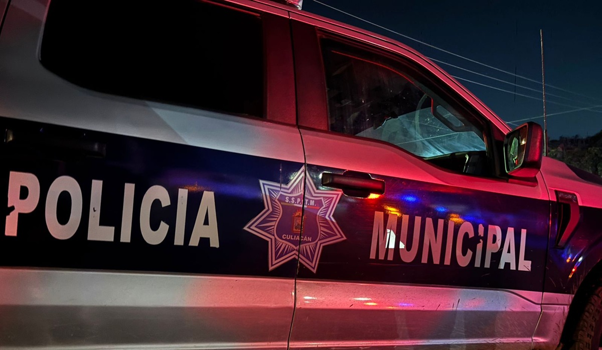 Patrulla de la Policía Municipal de Culiacán de noche