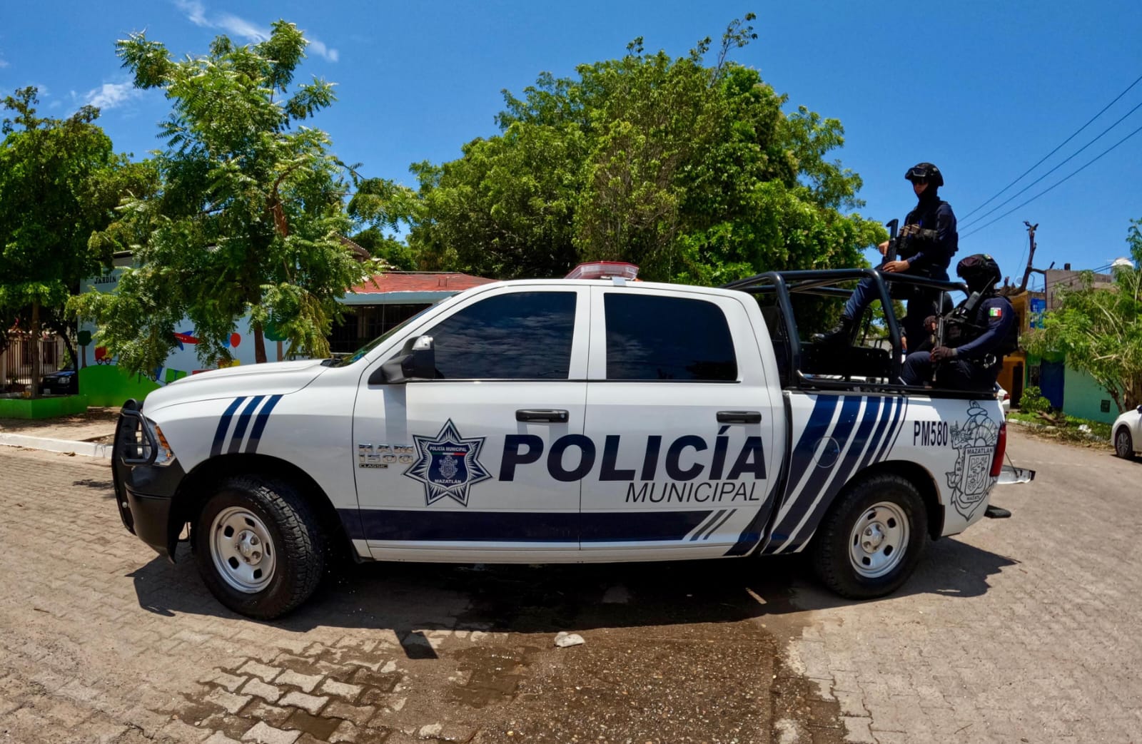 Detienen a dos personas en La Sirena Mazatlán