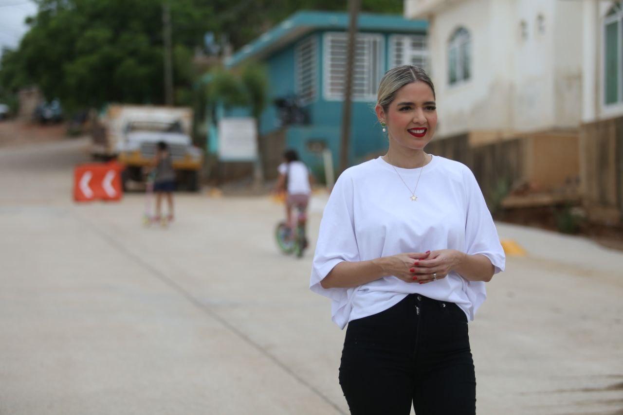 Estrella Palacios entrega calle pavimentada en la colonia Mazatlán II