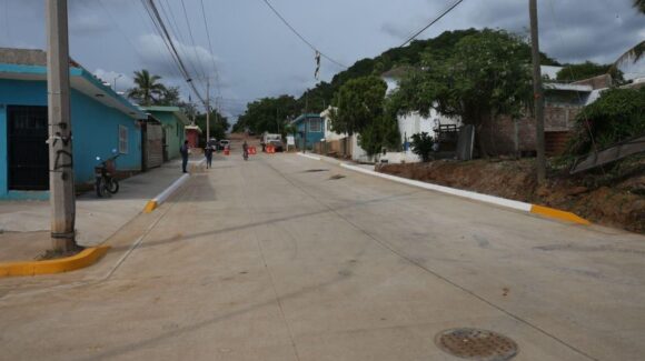 Entrega Gobierno Municipal la quinta calle pavimentada en la Mazatlán II