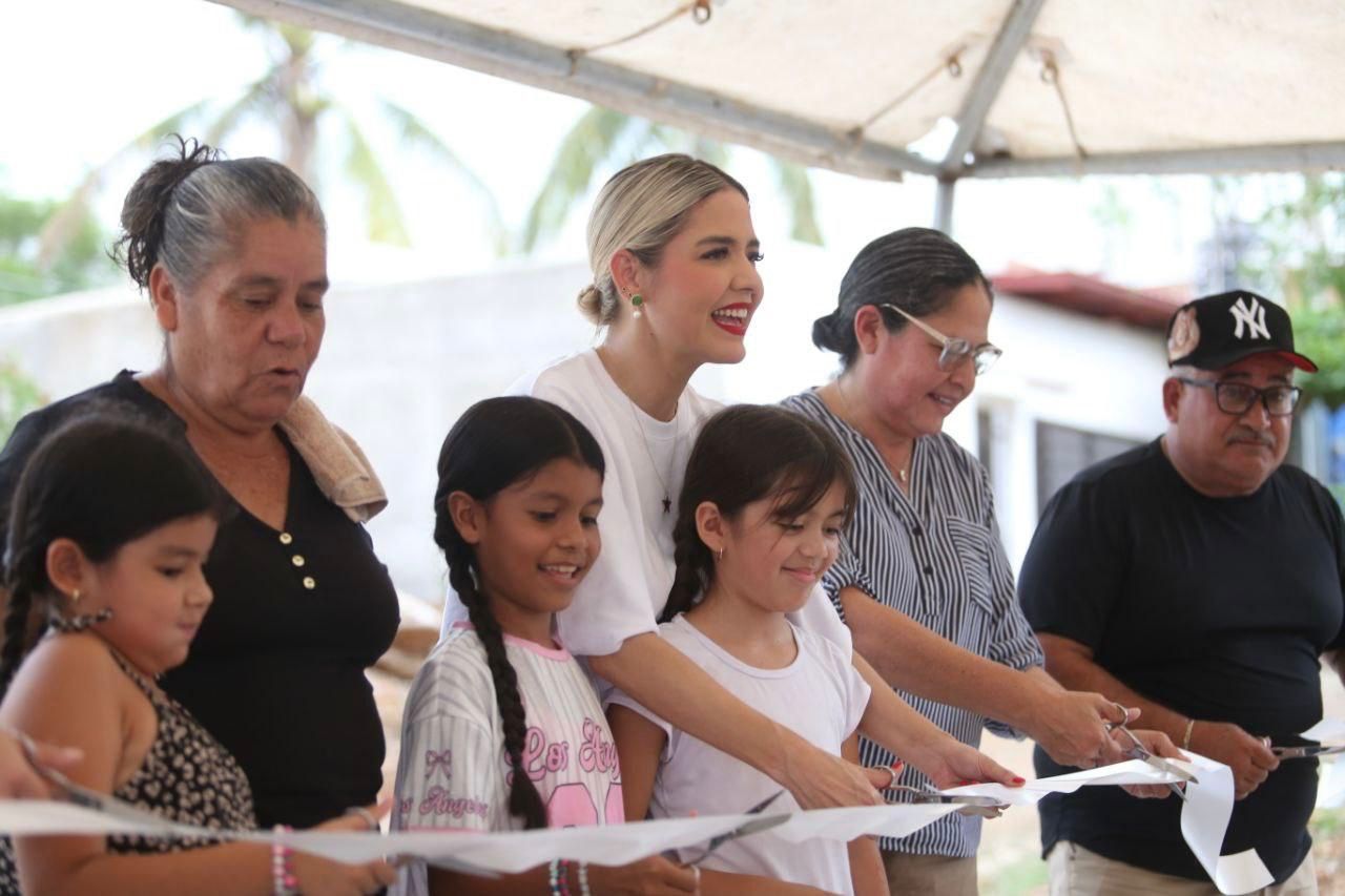 Estrella Palacios entrega calle pavimentada en la colonia Mazatlán II
