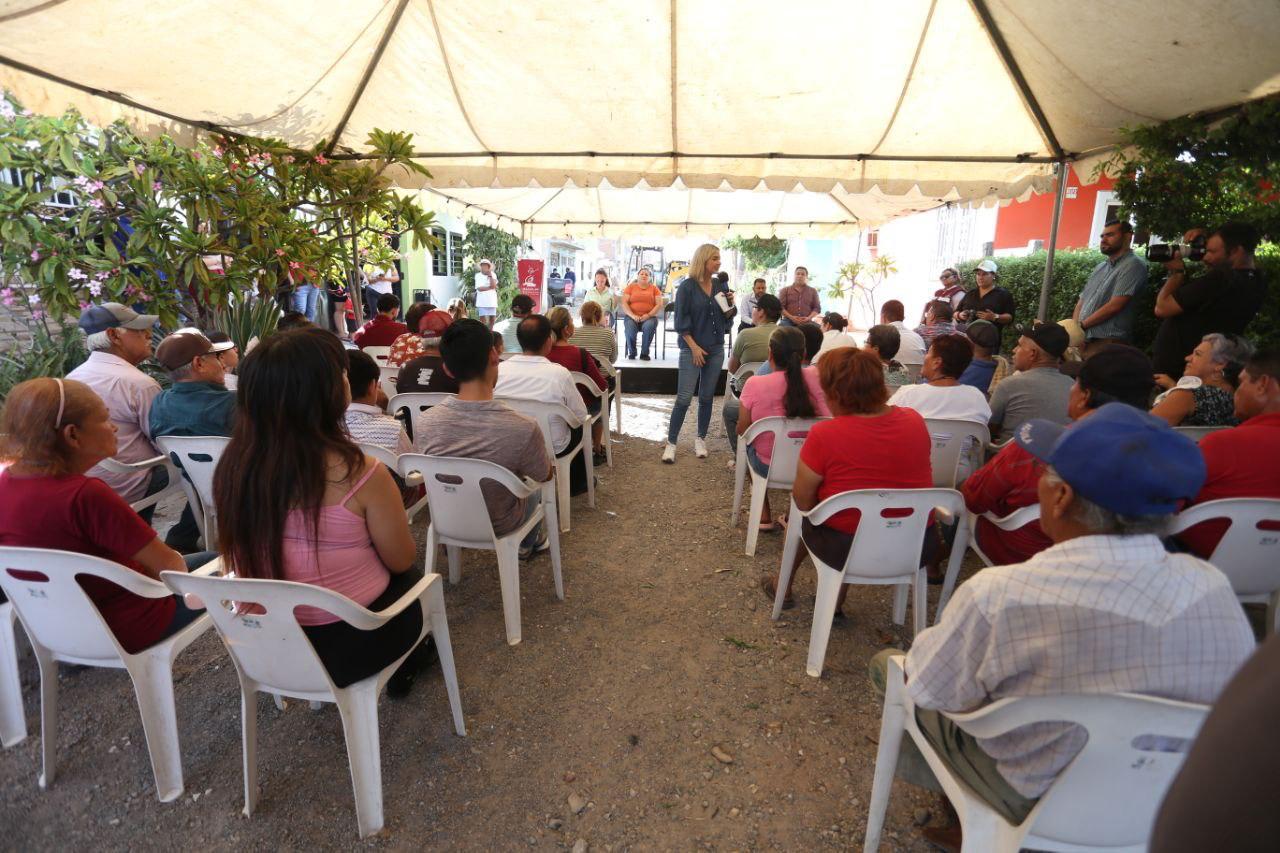 Gobierno de Mazatlán pavimenta la calle Tomás Urbina