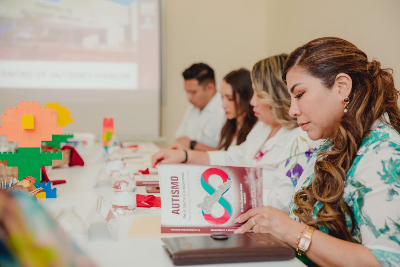 Personal de DIF Yucatán en el Centro de Autismo Sinaloa