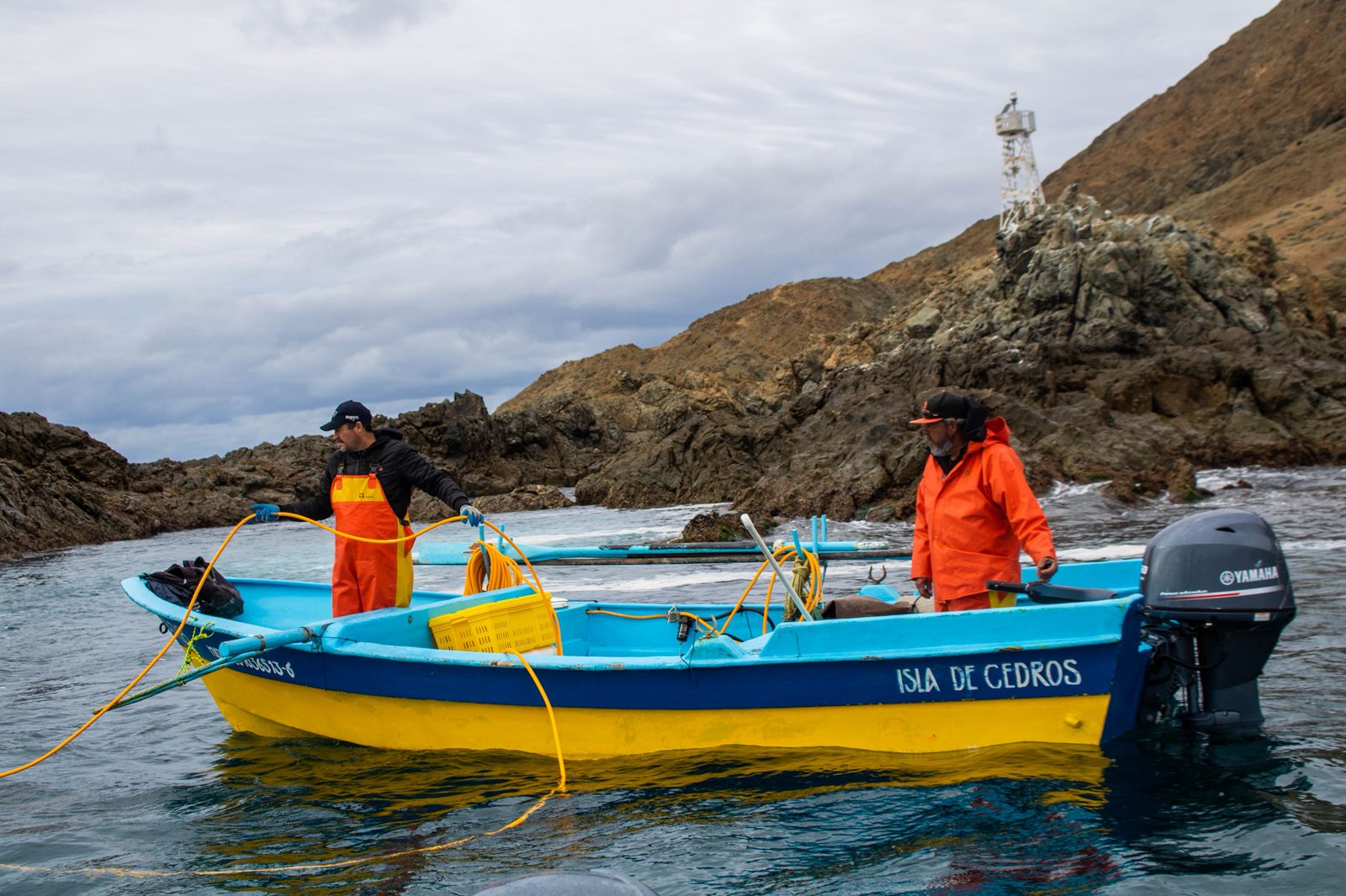 pescadores en el mar