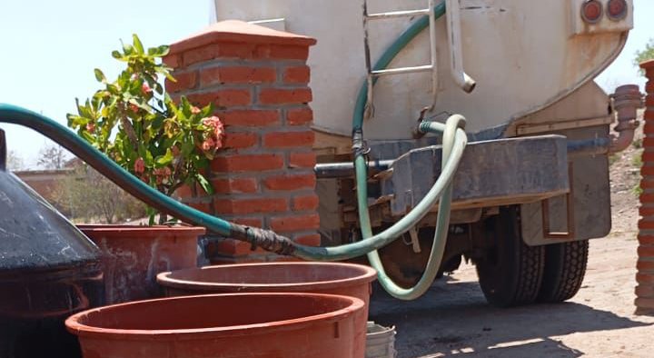pipas de agua en comunidades de el fuerte