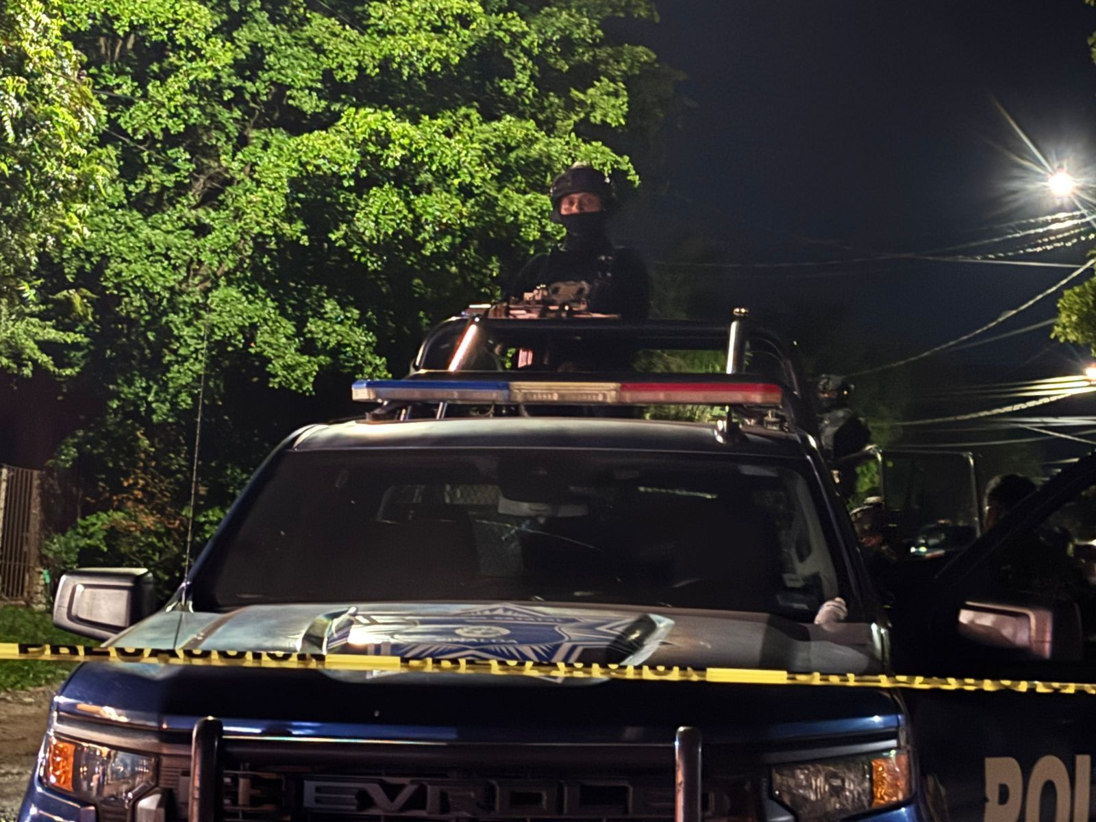 Policía Estatal en salón sitiado en Loma de Rodriguera