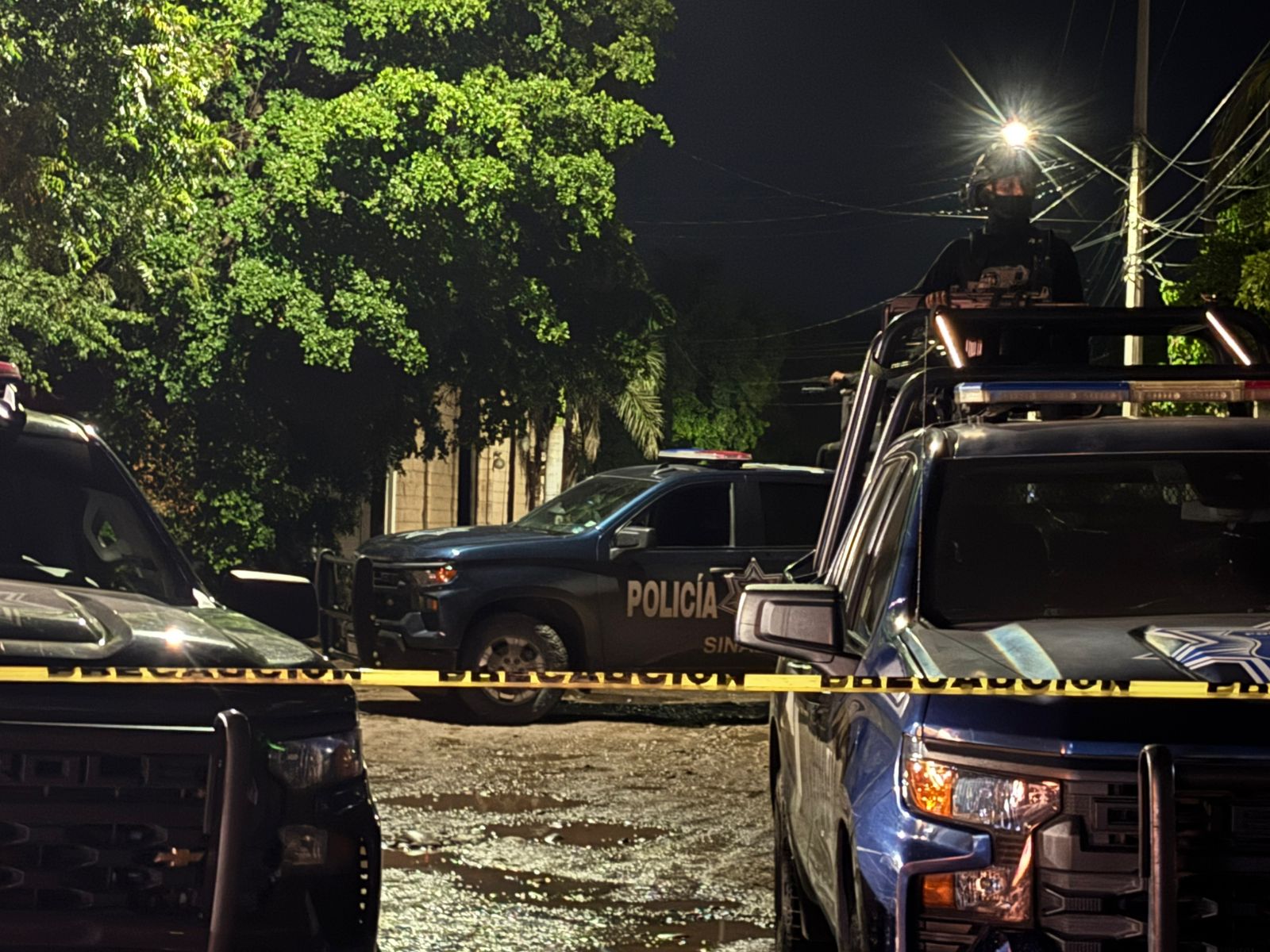 Policía Estatal en salón sitiado en Loma de Rodriguera