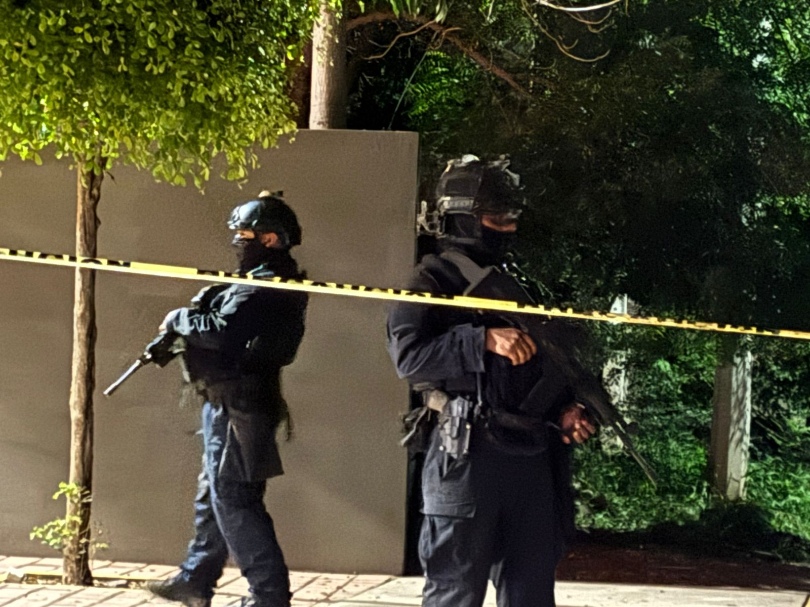 Policía Estatal en salón sitiado en Loma de Rodriguera