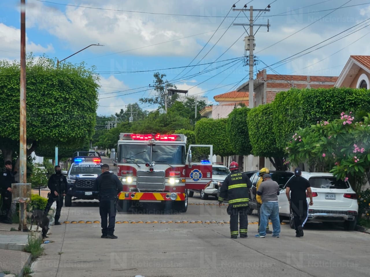 policias y bomberos actuaron de manera oportuna ante el incendio