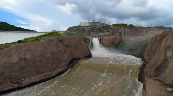 Presa Picachos rebasa el 100%, está vertiendo por la cortina; en Sinaloa embalses almacenan 23.8% de su capacidad