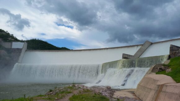 Presa Picachos al 100% y está vertiendo agua sin riesgo a la población: Protección Civil Mazatlán