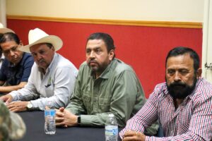 productores de la region del evora con titular de agricultura sinaloa