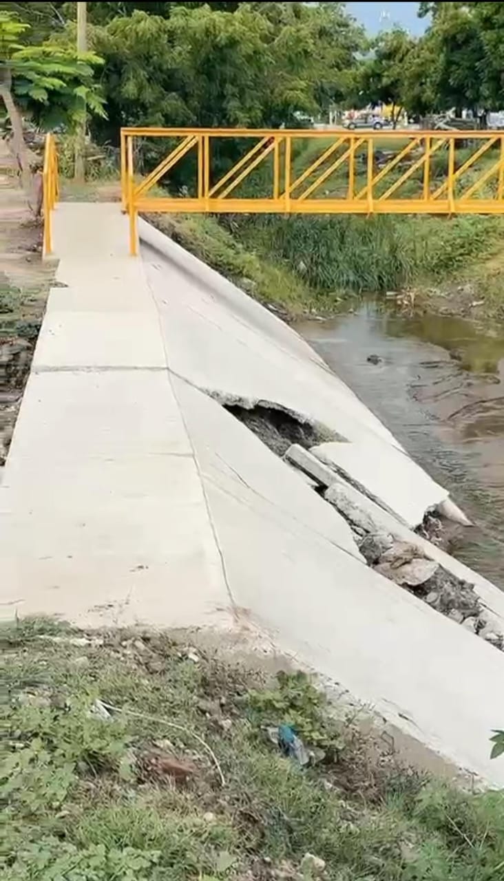 Puente peatonal en Arboledas Invies