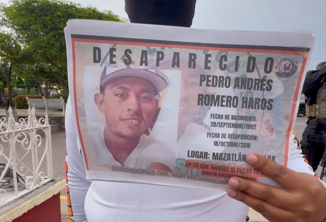 Buscan a desaparecidos con pega de imágenes en Rosario