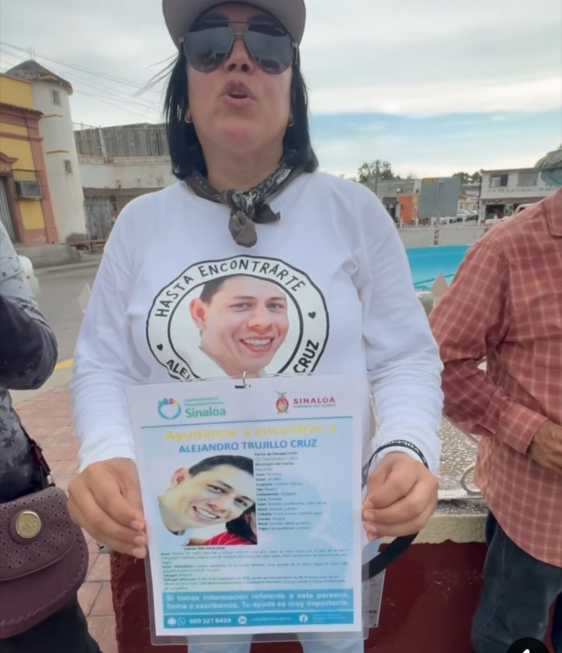 Buscan a desaparecidos con pega de imágenes en Rosario