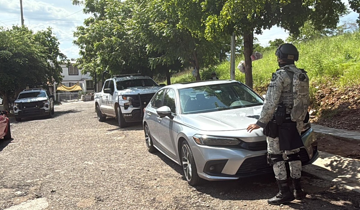 Recuperan vehículo con reporte de robo en Lomas del Sol, Culiacán