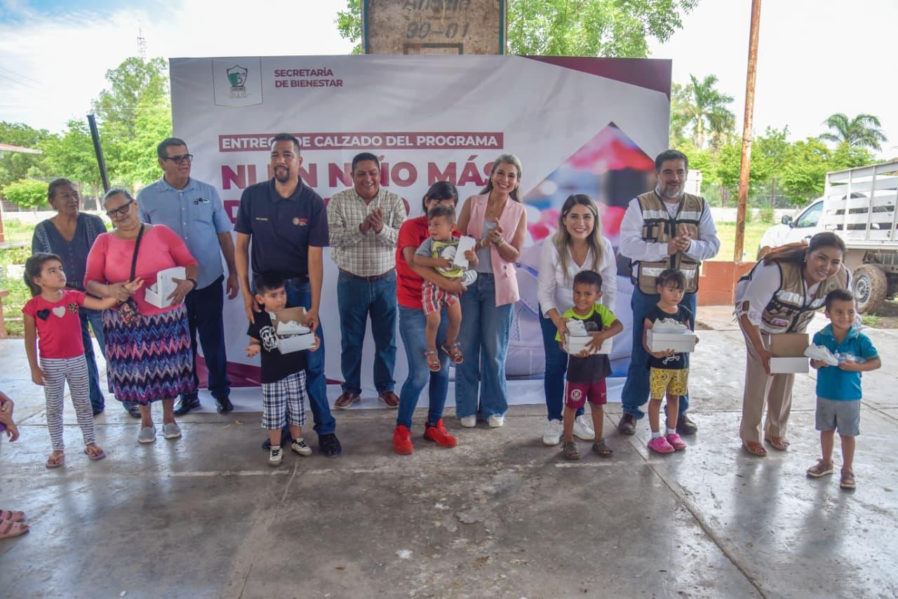 Regalan tenis a niños de Bacorehuis
