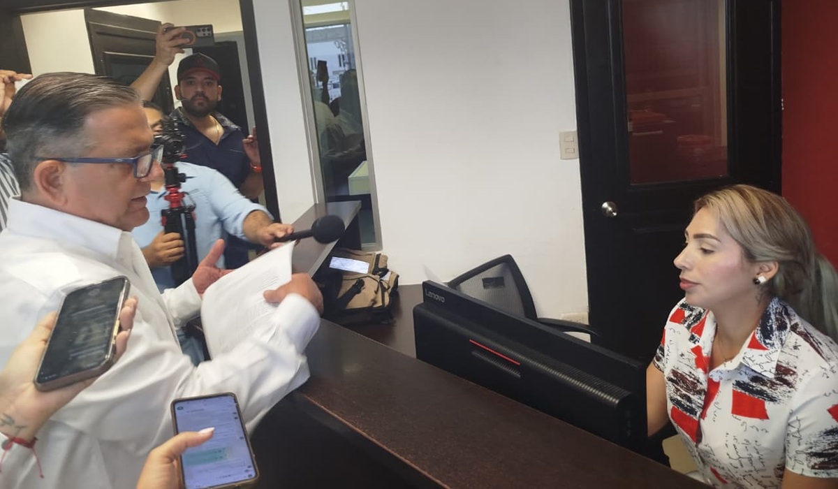 Regidores de Morena en Ahome intentan sesionar para restablecer a Gerardo Vargas en la alcaldía