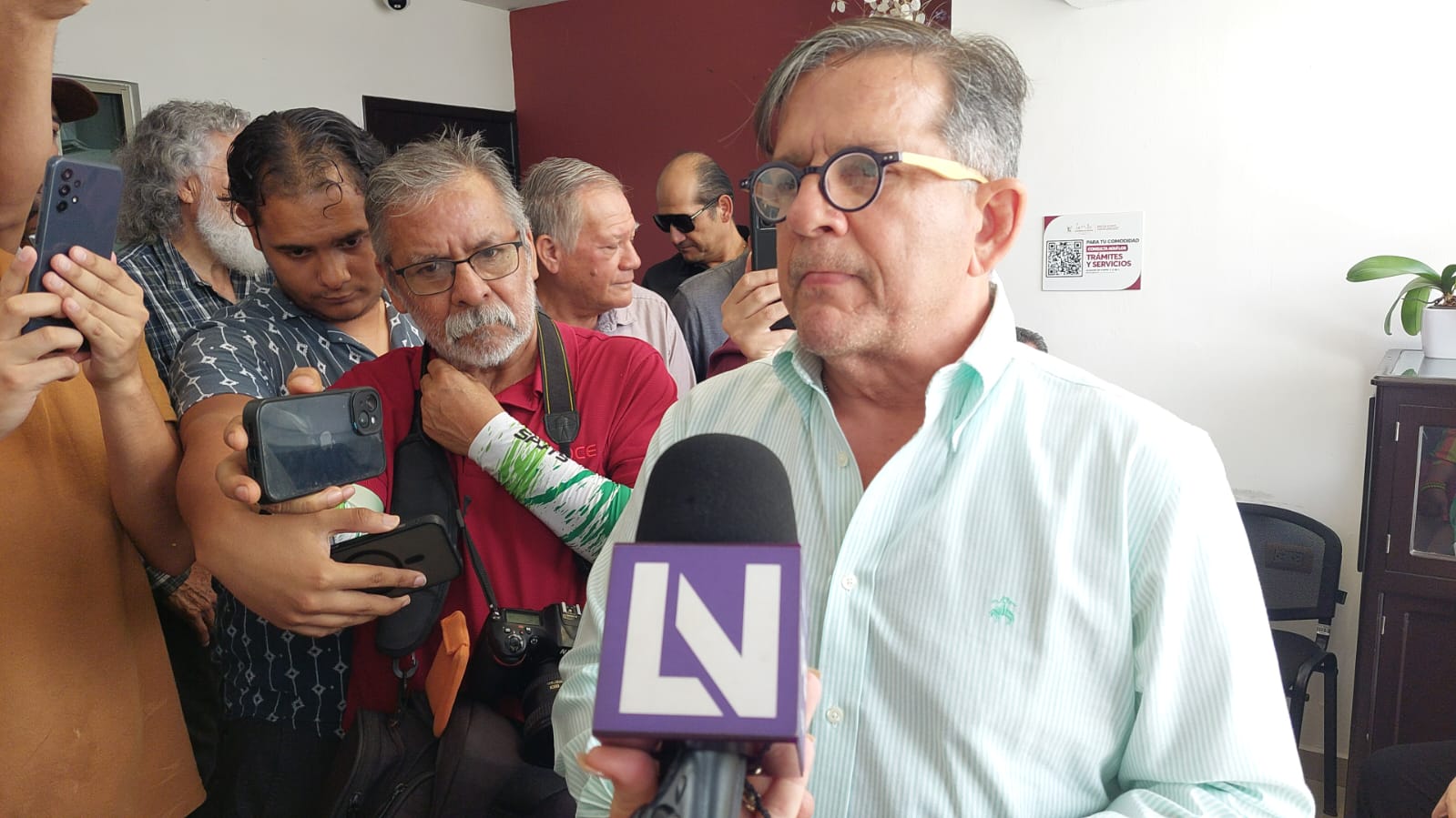 Regidores de Morena intentan sesionar para restablecer en alcaldía a Gerardo Vargas