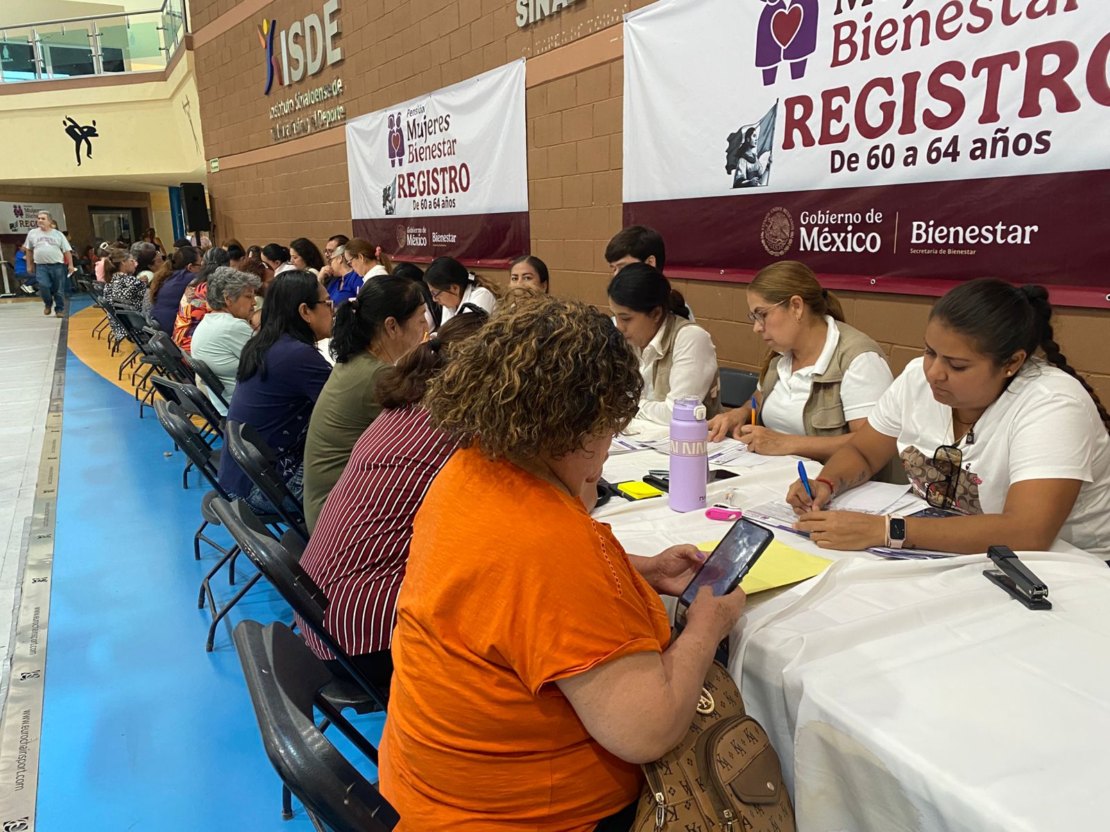 registro para programa Mujeres Bienestar en el Centro de Alto Rendimiento María del Rosario Espinoza en Culiacán