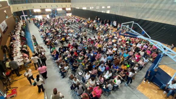 “Es un apoyo muy importante”: Gran afluencia en primer día de registro para programa Mujeres Bienestar