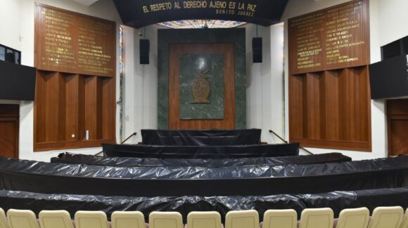 Entre humedad, cables y plafones por caerse: Congreso de Sinaloa renueva su pleno con inversión de 8.5 mdp