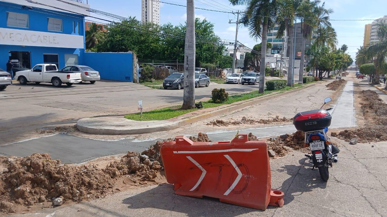 reparación de tubería de drenaje calle