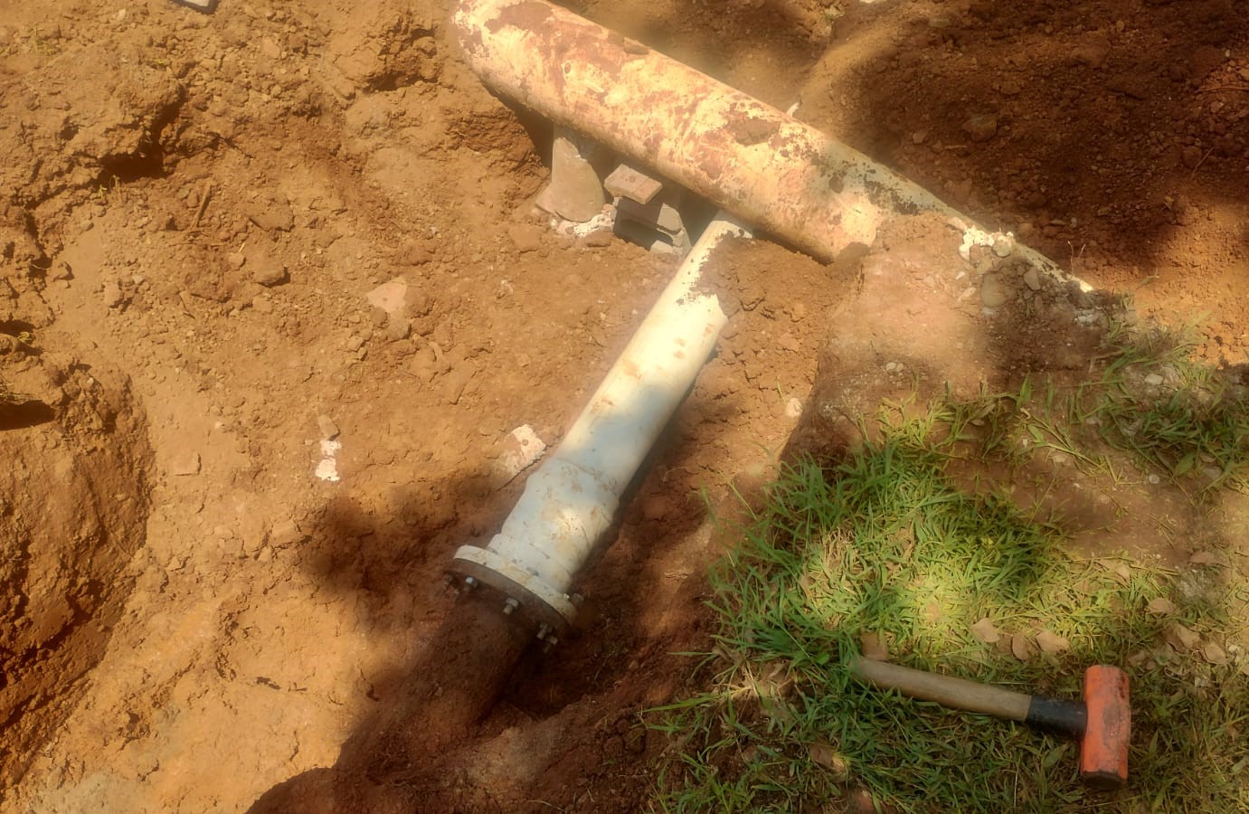Reparan línea de abasto de agua en El Chilillo, Mazatlán