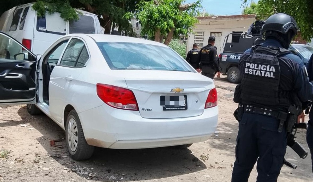 Autoridades de distintos niveles de gobierno resguardan domicilio donde dos hombres fueron rescatados en Navolato