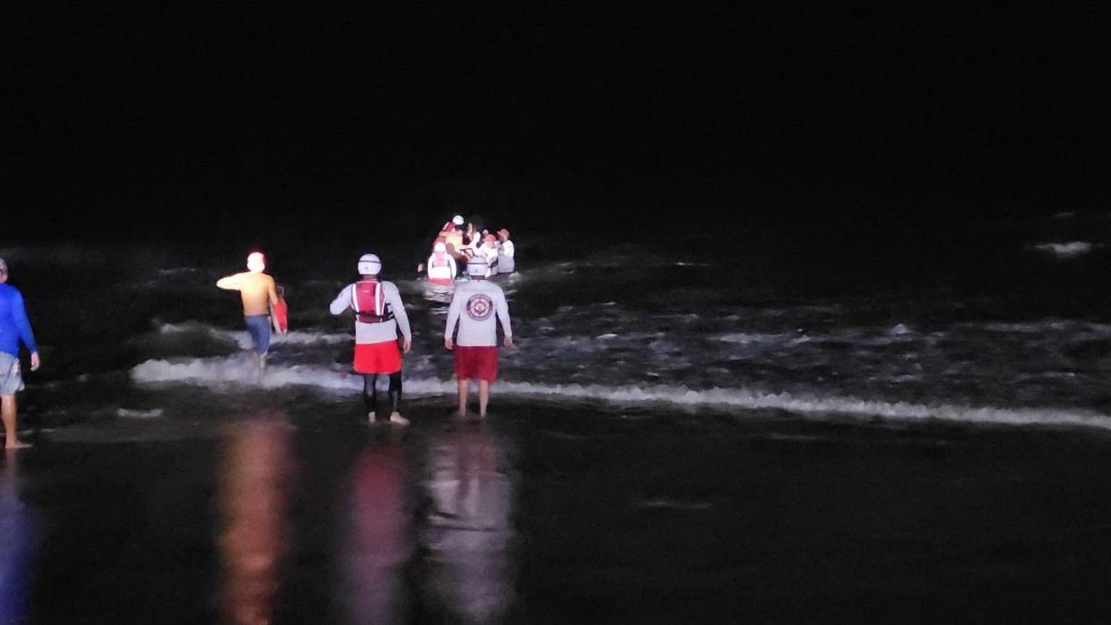 Salvan a turistas varados en Isla de Venados, Mazatlán