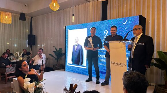 ‘Palmarés es un orgullo sinaloense’; secretario de Economía felicita a restaurante de Mazatlán por su segundo aniversario