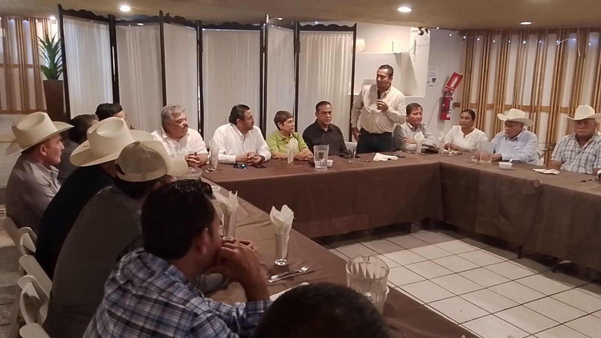 Se reúnen productores de maíz en Guasave con el secretario de Agricultura en Sinaloa