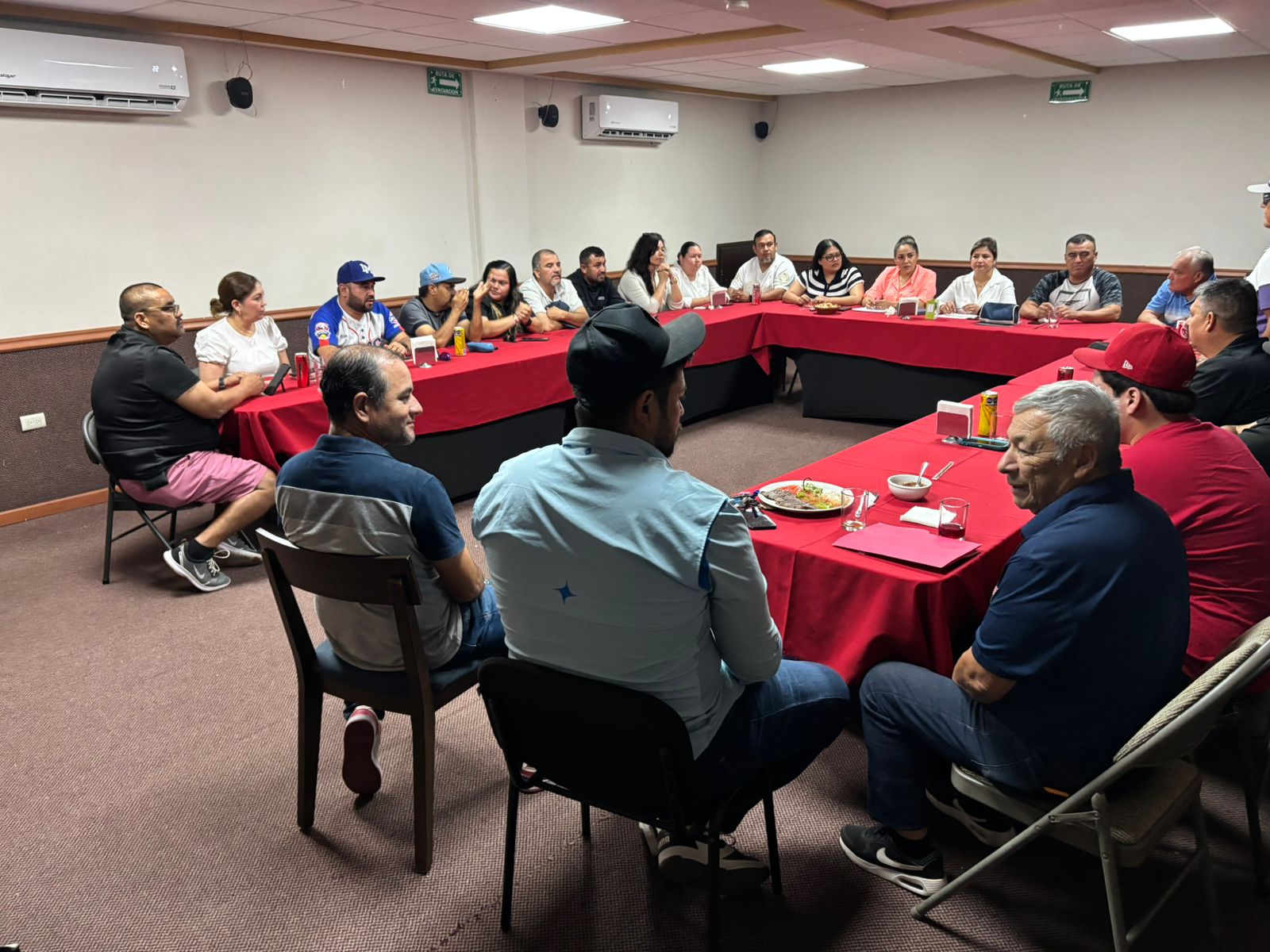 reunion entre softbolistas y ampayeres en ahome