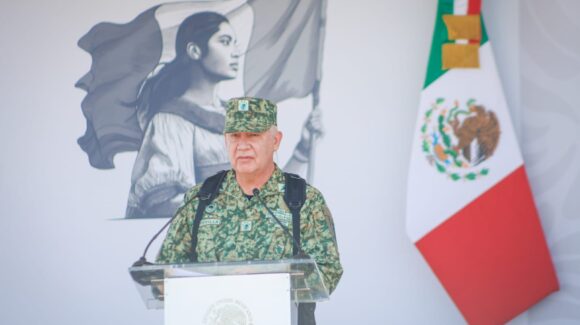 “A los sinaloenses, no están solos, seguiremos cerrando filas”: secretario de la Defensa en Culiacán