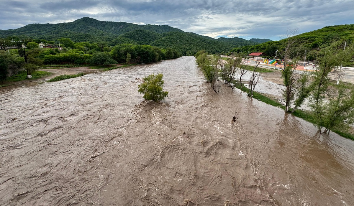 Crecen los ríos en Choix por las lluvias