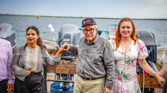 Entrega Rocha motores marinos y pangas a pescadores, con una inversión de 75 mdp