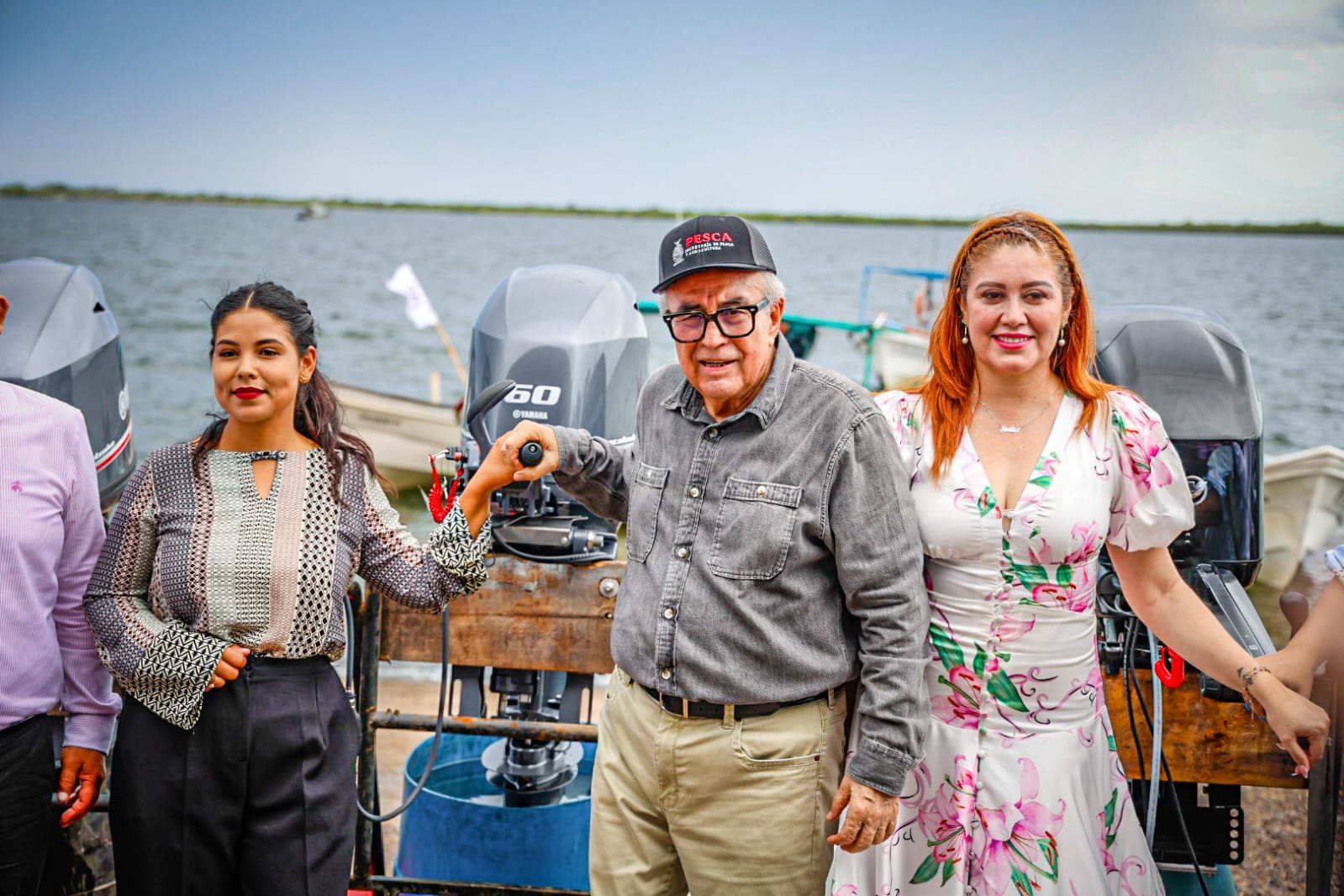 Entrega Rocha motores marinos y pangas a pescadores