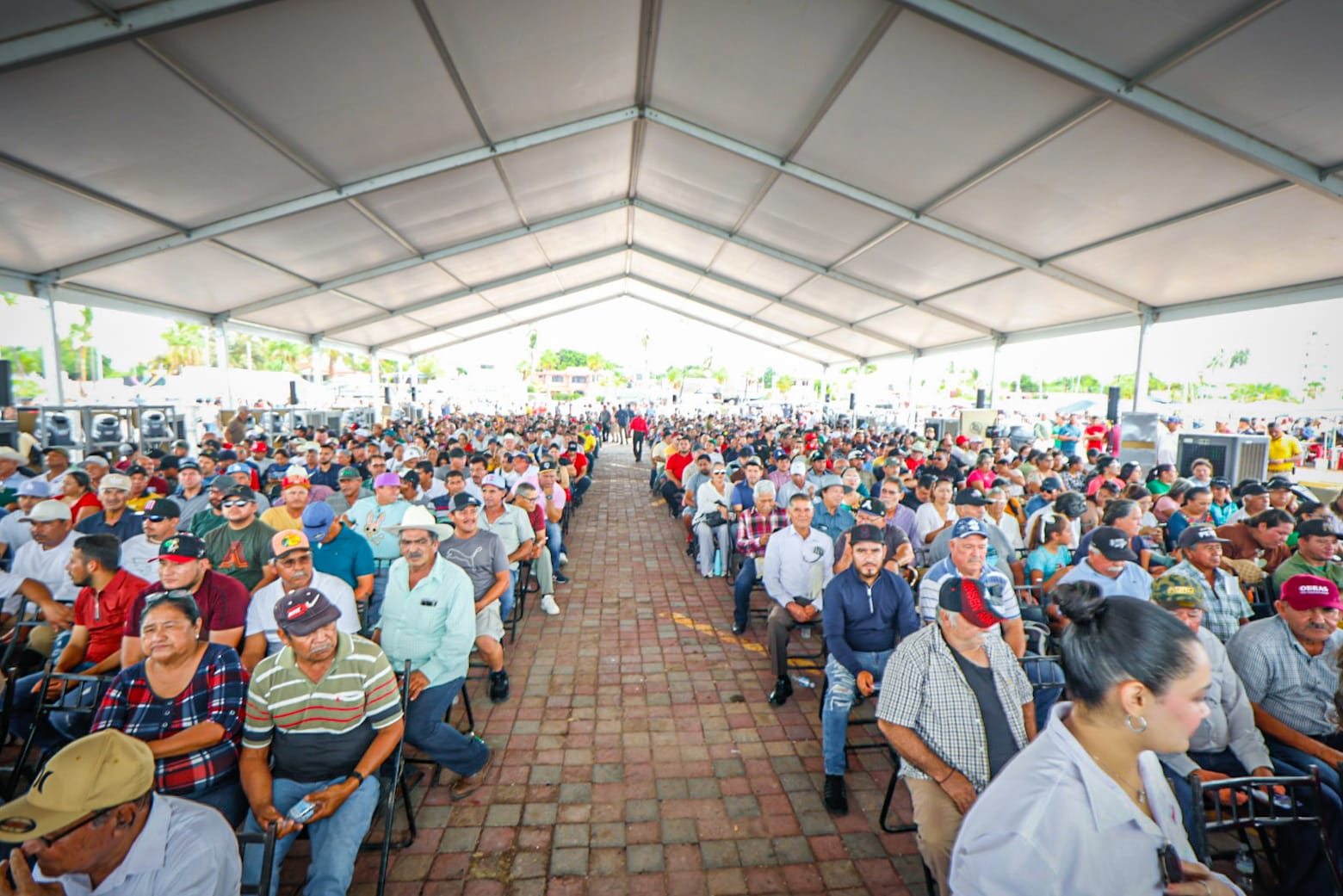 Entrega Rocha motores marinos y pangas a pescadores