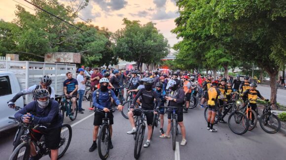 Participan cientos de ‘culichis’ en la rodada en bicicleta Culiacán – Imala