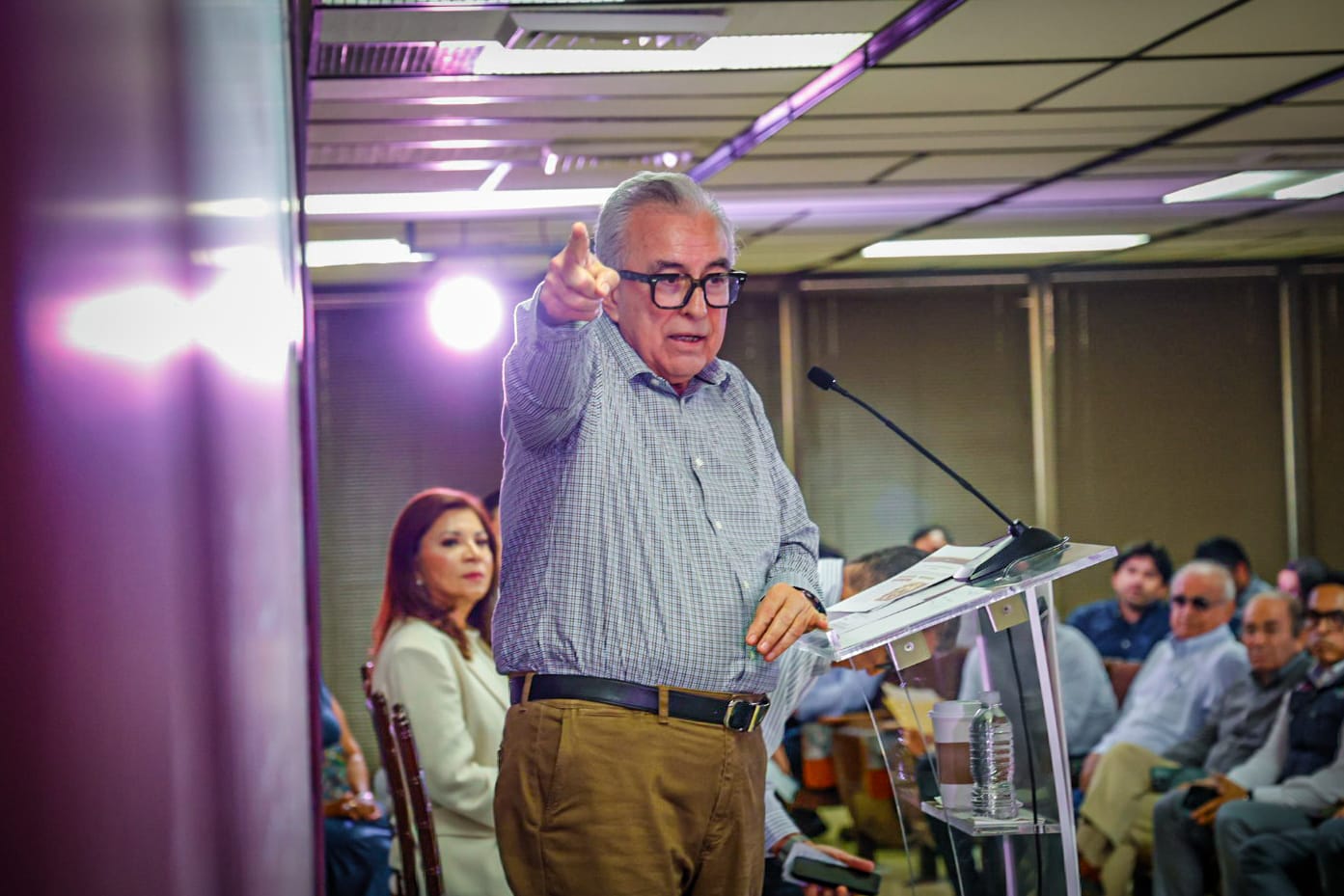 Rubén Rocha Moya en su conferencia de prensa "semanera"