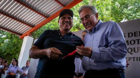 Reconoce Rocha labor de 32 mil pescadores sinaloenses que reciben Bienpesca