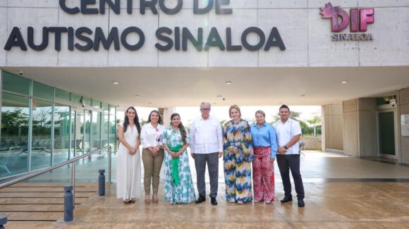 Rubén y Eneyda Rocha reciben a personal de DIF Yucatán en el Centro de Autismo Sinaloa